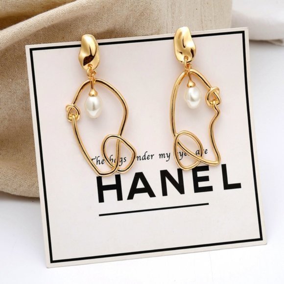 💕Last One Faux Pearl Gold Earrings - Picture 2 of 3